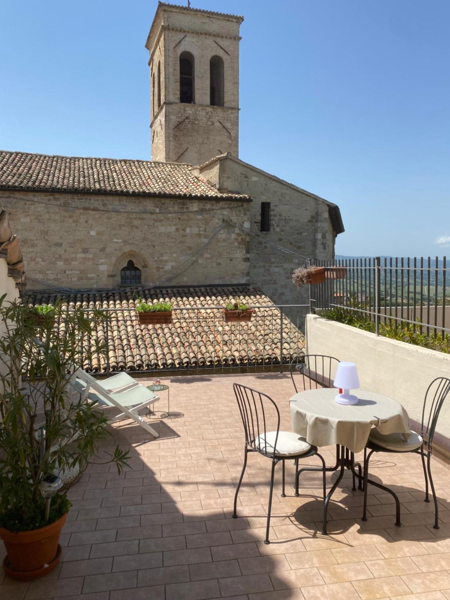 App. Con Terrazza Panoramica In Centro-Montefalco Exterior foto